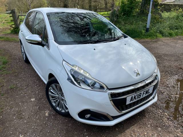 Peugeot 208 1.6 BlueHDi Allure 5dr [Start Stop] Hatchback Diesel BIANCA White