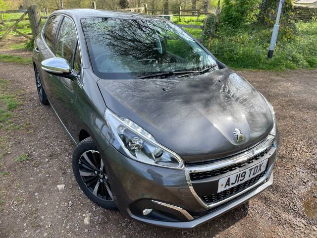 Peugeot 208 1.2 PureTech 82 Tech Edition 5dr [Start Stop] Hatchback Petrol SHARK Grey