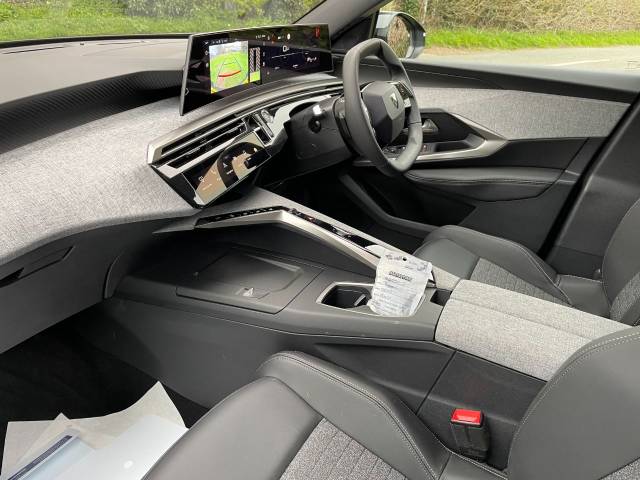 2025 Peugeot 5008 1.2 Hybrid 145 Allure 5dr e-DSC6