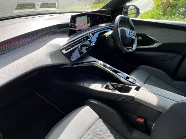 2025 Peugeot 3008 1.2 Hybrid 145 GT 5dr e-DSC6
