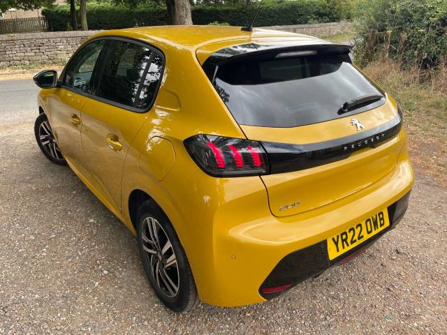 2022 Peugeot 208 1.2 PureTech 100 Allure Premium 5dr