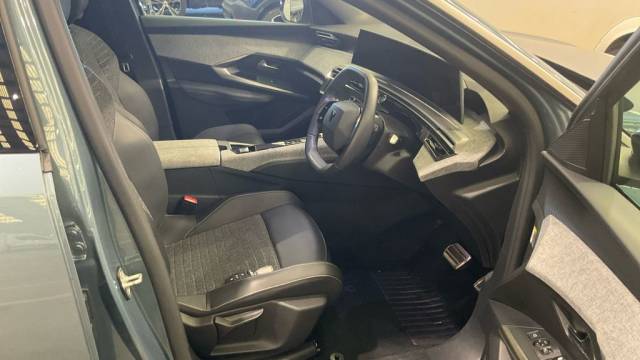 2025 Peugeot 3008 1.2 Hybrid 136 Allure 5dr e-DSC6