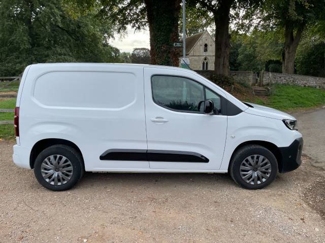 2024 Peugeot Partner 1.5 BlueHDi 100 Asphalt Van
